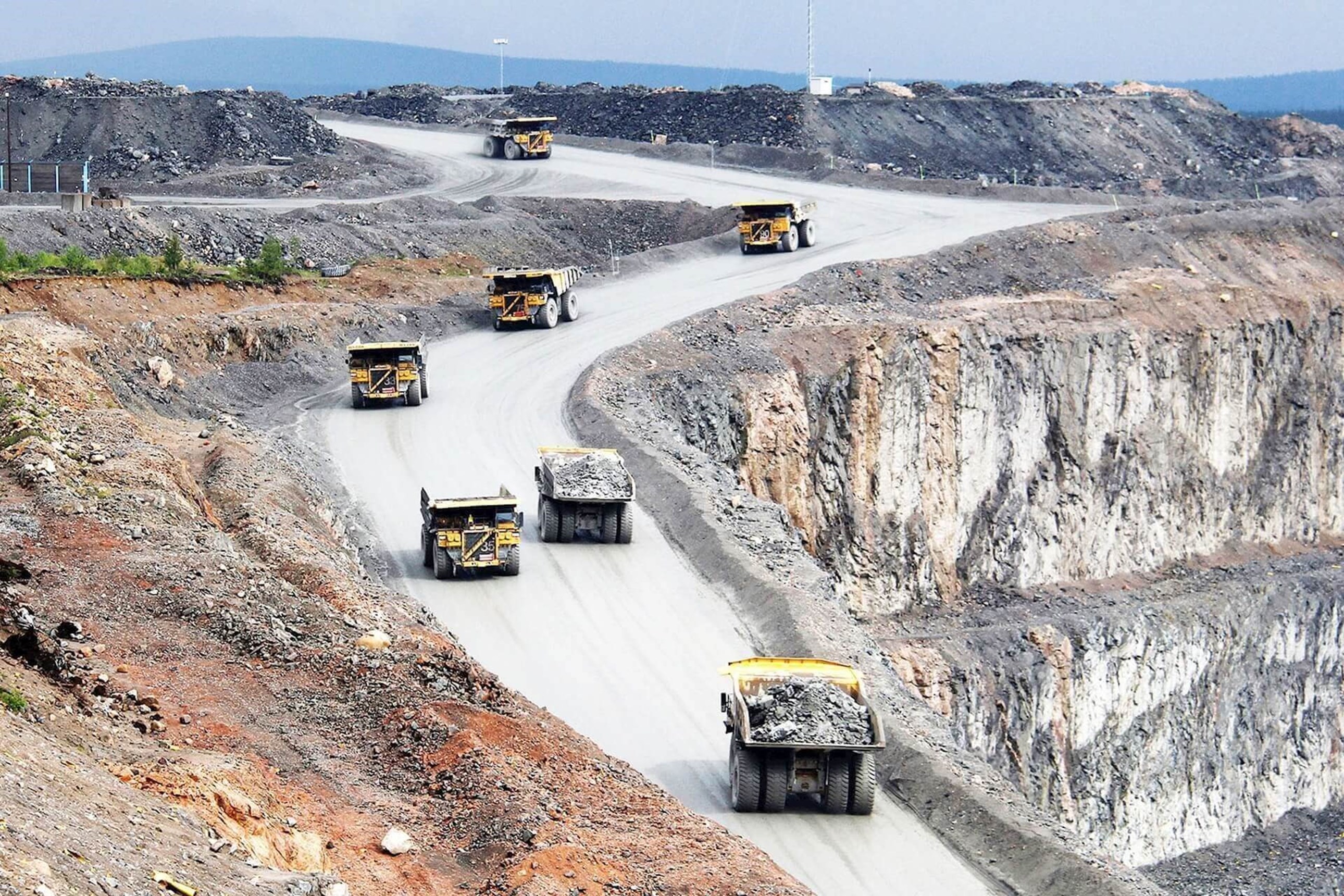 Heavy-duty mining vehicles equipped with Dafo Vehicle fire suppression system Heavy-duty mining vehicles equipped with Dafo Vehicle fire suppression system